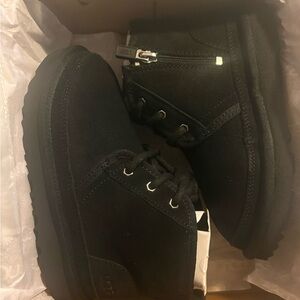 UGG Kids Black Neumel Boots(Toddler)